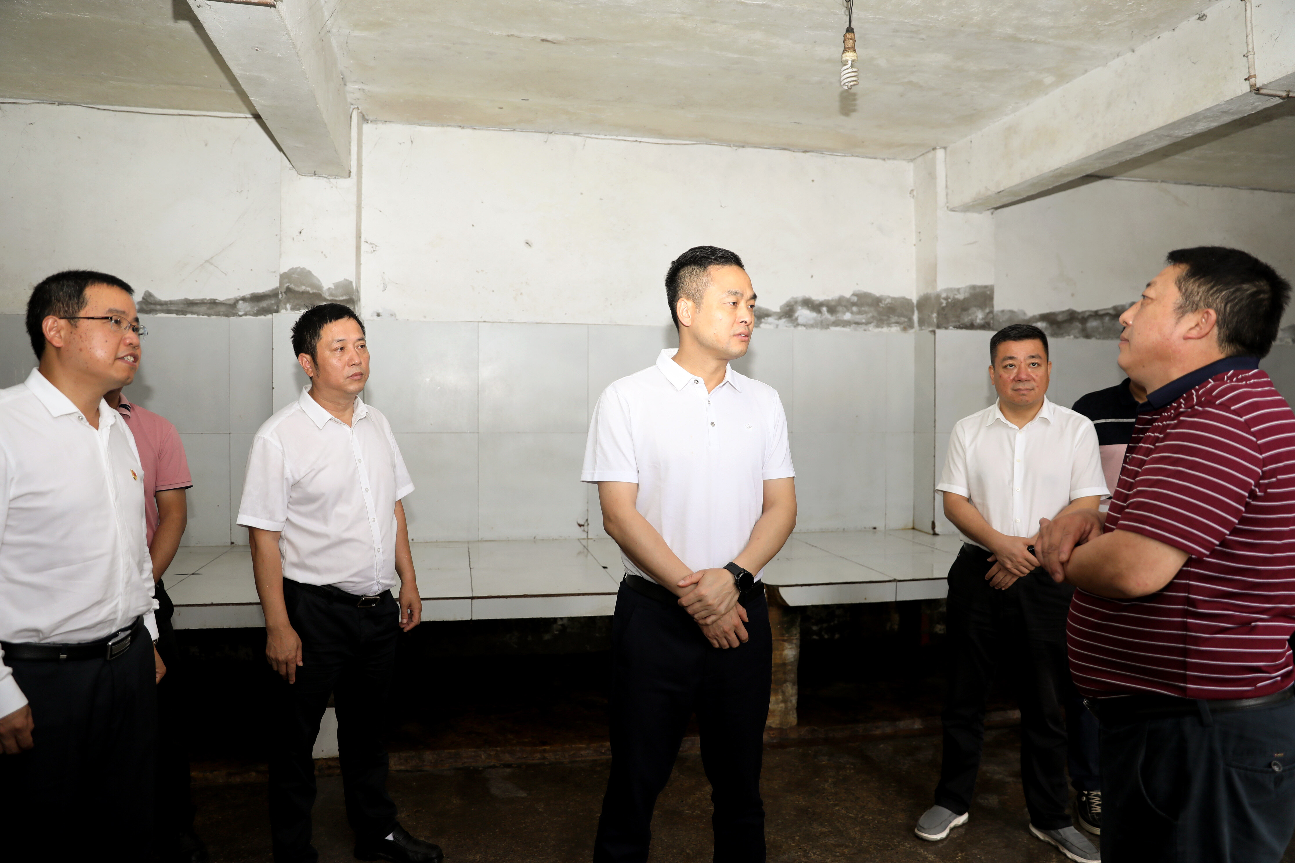 6月24日,顺庆区委书记蒲鹏程深入辖区部分重点区域,重点行业,督导检查